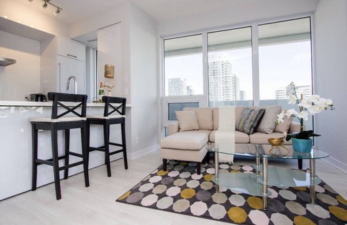 Mount Pleasant West Apartamento | Modern Luxury 2 Bedroom Condo Steps from TTC