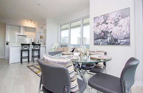 Mount Pleasant West Apartamento | Modern Luxury 2 Bedroom Condo Steps from TTC