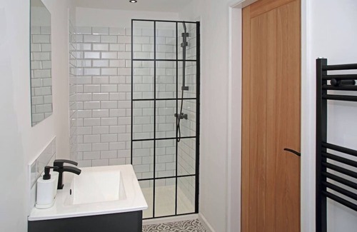 Macclesfield Casa | Modern Luxury 4 Bed House in the Heart of Macclesfield