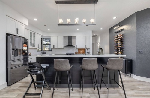 Lakefield South Casa | Modern Luxury 4 Bedroom Home in Wellington