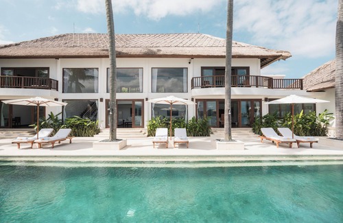 Manggis Villa | Modern Luxury 5 Bdr Ocean front Villa w/ Infinity Pool in Candidasa