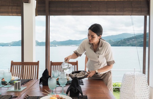 Manggis Villa | Modern Luxury 5 Bdr Ocean front Villa w/ Infinity Pool in Candidasa