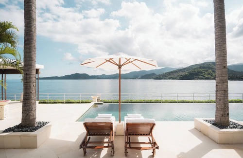 Manggis Villa | Modern Luxury 5 Bdr Ocean front Villa w/ Infinity Pool in Candidasa