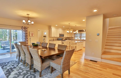 East Chop Casa | ¡NUEVO 5 camas, 4. 5 baños con sótano completo! A minutos del centro de Oak Bluffs.