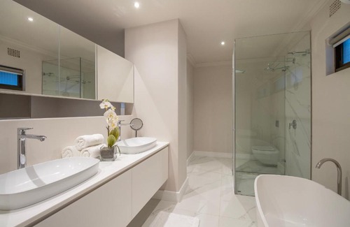 Steenberg Estate Casa | Modern luxury 6 bedroom home in Constantia