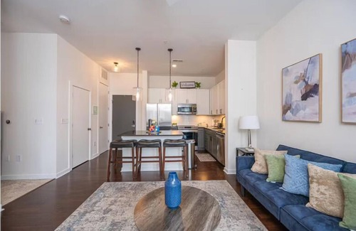 First Ward Apartamento | Modern Luxury Apartment with Gym 410