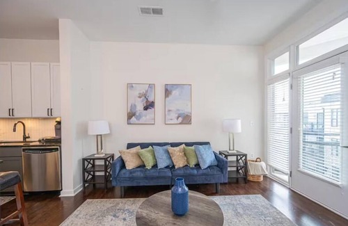 First Ward Apartamento | Modern Luxury Apartment with Gym 410
