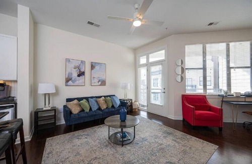 First Ward Apartamento | Modern Luxury Apartment with Gym 410