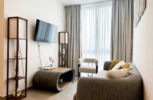 Roman Ridge Apartamento | Modern Luxury Apartment in Nova by Devtraco- prime location and convenient 15mins from the airport