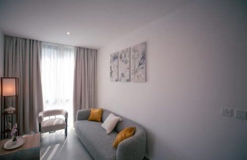 Roman Ridge Apartamento | Modern Luxury Apartment in Nova by Devtraco- prime location and convenient 15mins from the airport