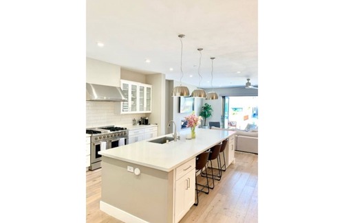 Belmont Heights Casa | MODERN LUXURY BEACH RETREAT HOME-Panoramic roof ,block to beach, dining, shops
