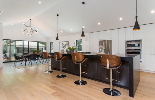 Larchmont Casa | Modern Luxury Bungalow with a Pool in Larchmont Village