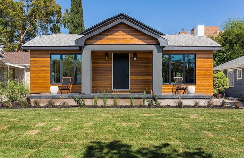 Larchmont Casa | Modern Luxury Bungalow with a Pool in Larchmont Village