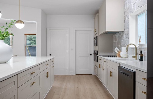 Rossville Casa | Modern Luxury + Comfort Pet-Friendly Home Close to Chattanooga