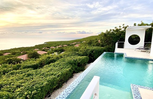 St. Marie Villa | Villa moderna en el borde del acantilado con vistas espectaculares del mar azul