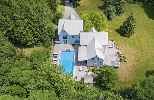 The Blue Mountains Casa | Modern Luxury Farmhouse - Seasonal / Monthly rental only