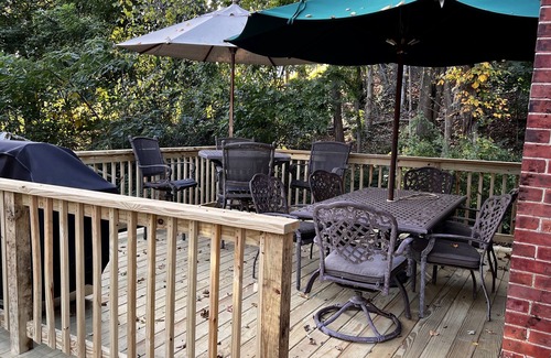 Montville Casa | Modern Luxury Home 1 minute walk to Mohegan Sun