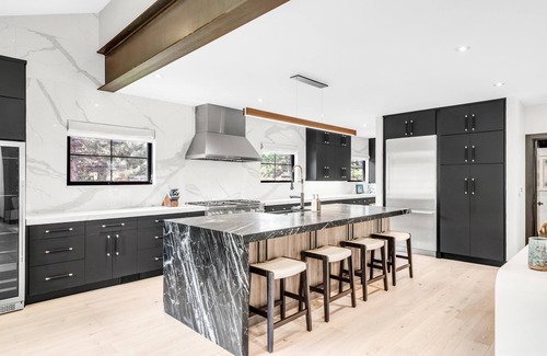 Newlands Casa | Modern Luxury Home Convenient to Downtown & Pearl