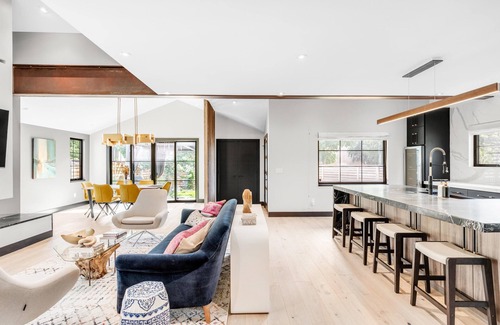 Newlands Casa | Modern Luxury Home Convenient to Downtown & Pearl