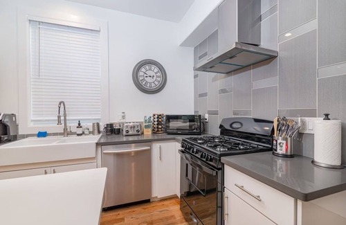 Ralph Bunche Casa | Modern Luxury House closed to San Francisco & Berkerly & DT Oakland & Alameda