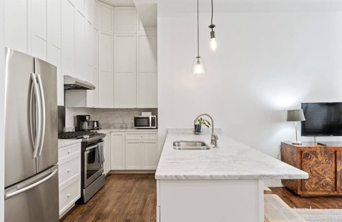 Central Business District Hotel | This hotel is a 4 bedroom(s), 4 bathrooms, located in New Orleans, LA.