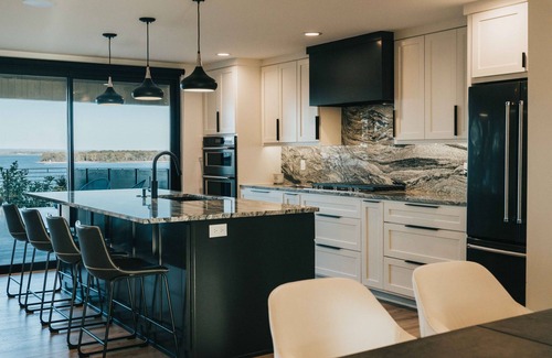 Afton Casa | Modern Luxury Lakefront w/ Hot Tub, Unbelievable Views!
