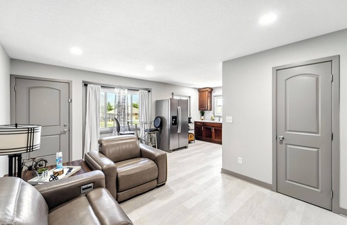 Pleasant Hill Casa | Modern, Luxury Living in Bright, Spacious 2BR / Luxury / Washer / Parking