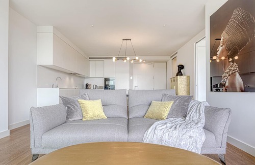 El Besos i el Maresme Apartamento | Modern luxury living next to the sea