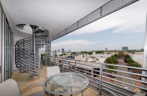 City Center Condominio | Modern luxury PH at Condo Hotel