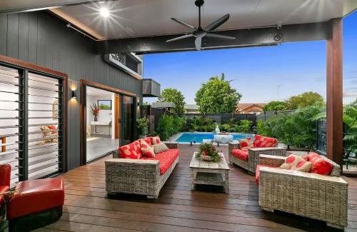 Minyama Casa | Modern Luxury Pool Oasis