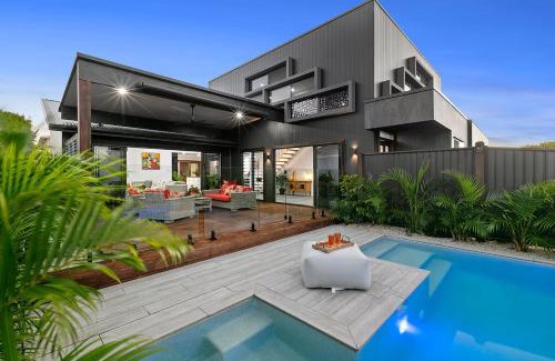 Minyama Casa | Modern Luxury Pool Oasis
