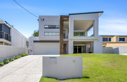 Yeronga Casa | Modern Luxury Riverfront Sanctuary