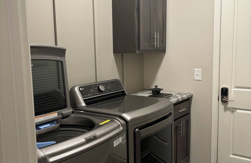 Lincoln Casa | Modern Luxury Townhome - Sleeps 10