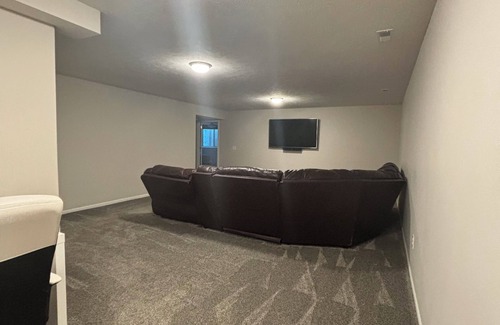 Lincoln Casa | Modern Luxury Townhome - Sleeps 10