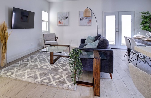 Logan Heights Casa | Modern Luxury Traveler's Home SD