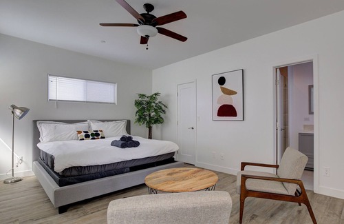 Logan Heights Casa | Modern Luxury Traveler's Home SD