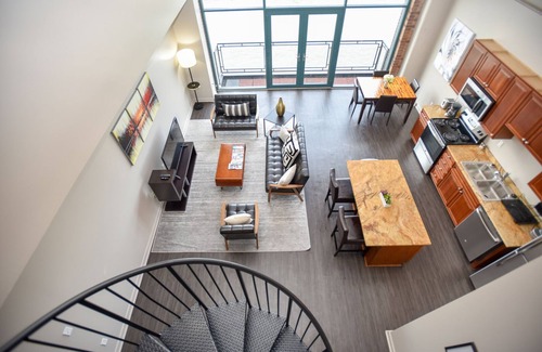 Sandusky Condominio | Moderno condominio de dos dormitorios de lujo con vista al lago