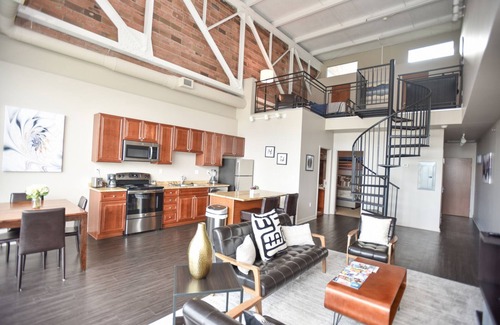 Sandusky Condominio | Moderno condominio de dos dormitorios de lujo con vista al lago