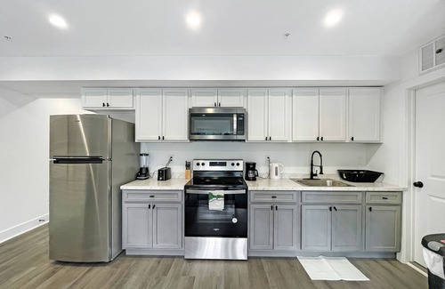 Petworth Cama Y Desayuno | Modern & Luxury Unit | In-House Services