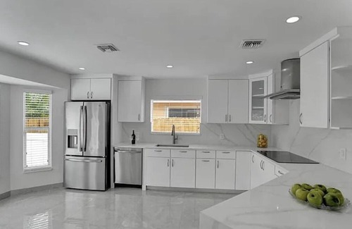 Pompano Isles Casa | Modern Luxury Vacation Home and Dock