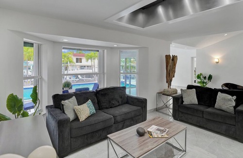 Pompano Isles Casa | Modern Luxury Vacation Home and Dock