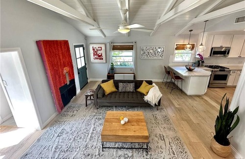 Tree Section Casa | Modern Manhattan Beach Bungalow