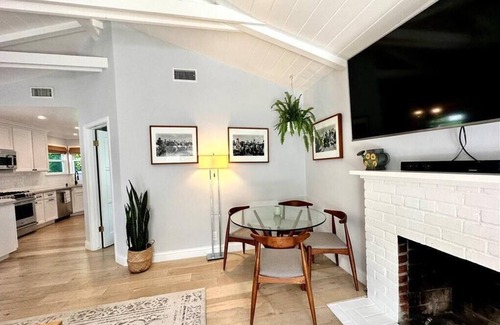 Tree Section Casa | Modern Manhattan Beach Bungalow
