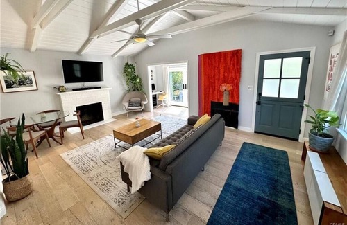 Tree Section Casa | Modern Manhattan Beach Bungalow