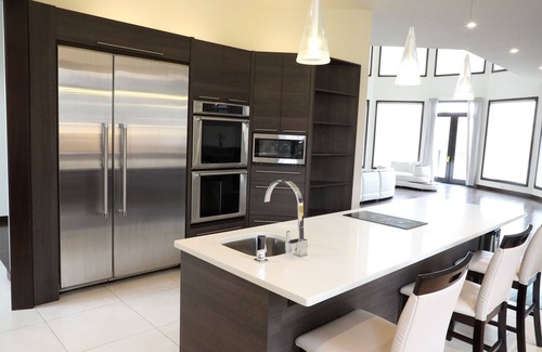 Town of Orangetown Casa | Mansión moderna cerca de la ciudad de Nueva York, aeropuertos, restaurantes, actividades, tiendas y más.