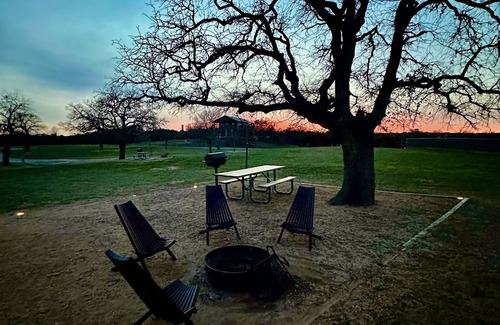 Buchanan Dam Casa | Modern-meets-boho getaway on Lake Buchanan - family & dog-friendly