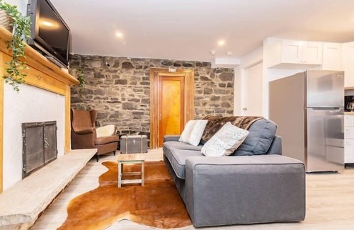 Old Quebec Apartamento | Modern Meets Rustic - 2 Bdrm Old Quebec