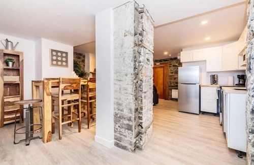 Old Quebec Apartamento | Modern Meets Rustic - 2 Bdrm Old Quebec