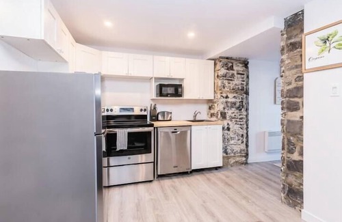 Old Quebec Apartamento | Modern Meets Rustic - 2 Bdrm Old Quebec