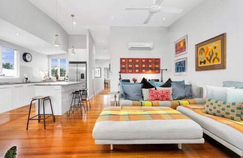 Parramatta Park Casa | Modern meets Tropical in this Free-standing Home